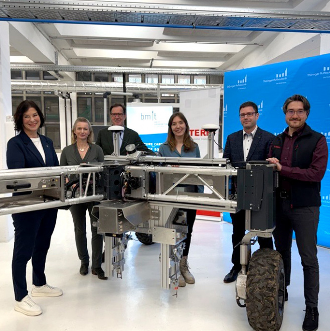 v.l.: Wirtschaftsministerin Colette-Boos-John (TMWWLR), Katja Butzmann (b-mt), Matthias Wierlacher (TAB), Martha Wenzel, Dr. Marc Hänel, Fabian Rösler (E-Terry)