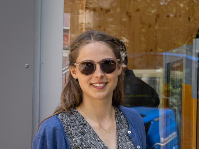 Luise Unger und Yvonne Küntzer vom Regionalmarktplatz Erfurt bei der Eröffnung am 26.05.2023.