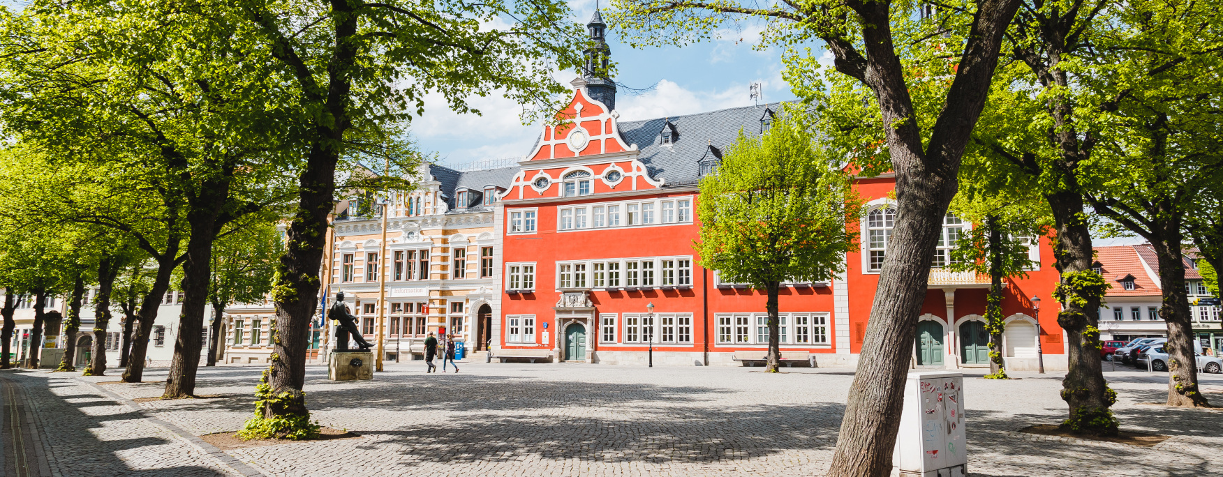 Rathaus mit Marktplatz