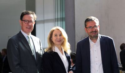Konjunkturausblick 2025: v.l.: Matthias Wierlacher, Dr. Gertrud R. Traud, Eckhard Hassebrock Konjunkturausblick 2025: v.l.: Matthias Wierlacher, Dr. Gertrud R. Traud, Eckhard Hassebrock